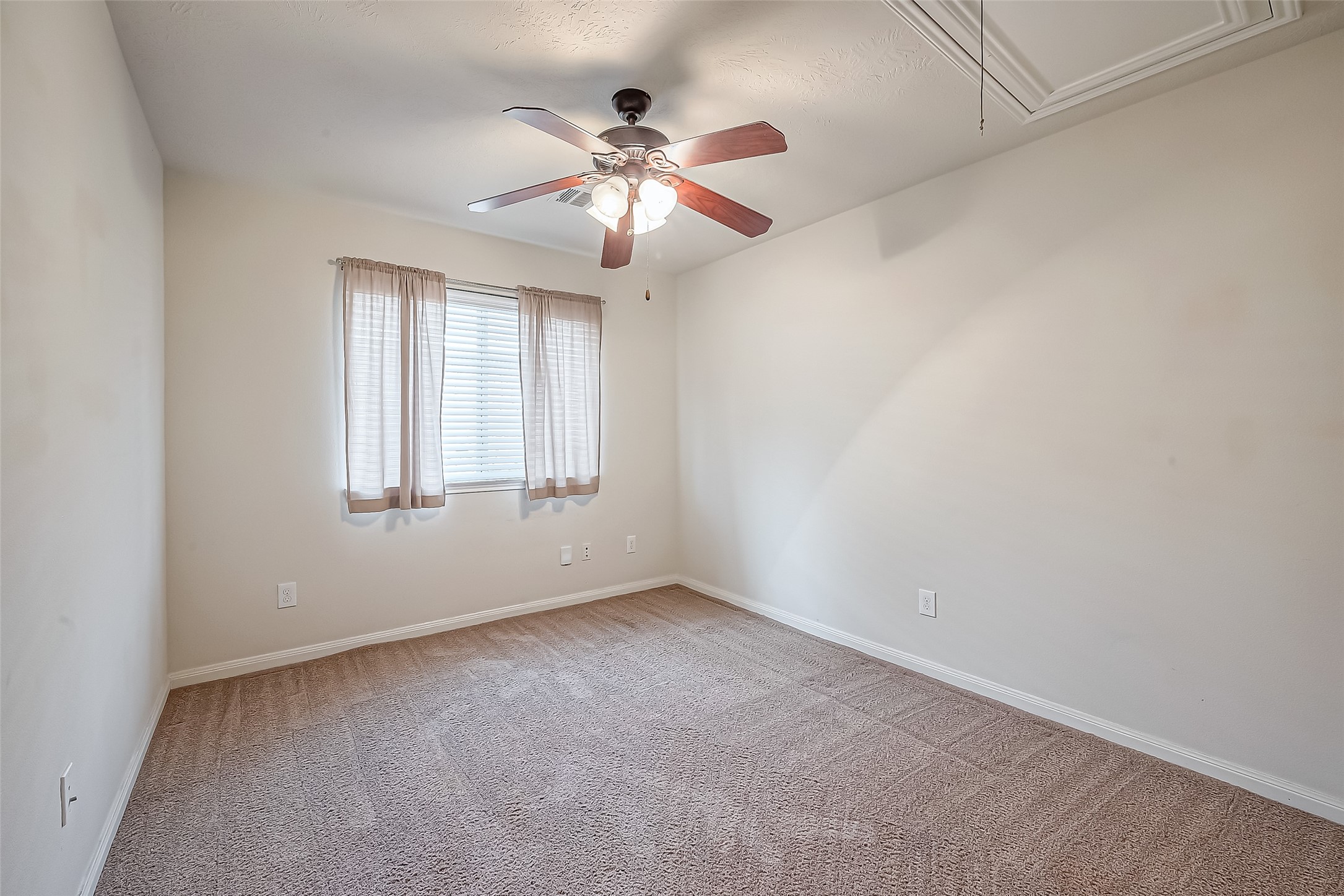 5609 Savannah Woods Lane Property Photo 25