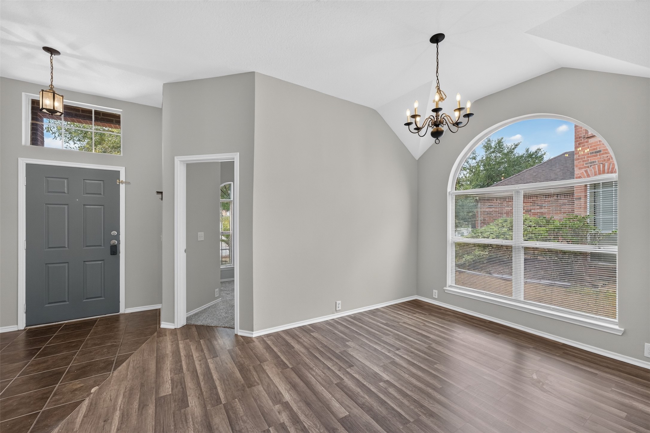 30303 Mesa Valley Drive Property Photo 2