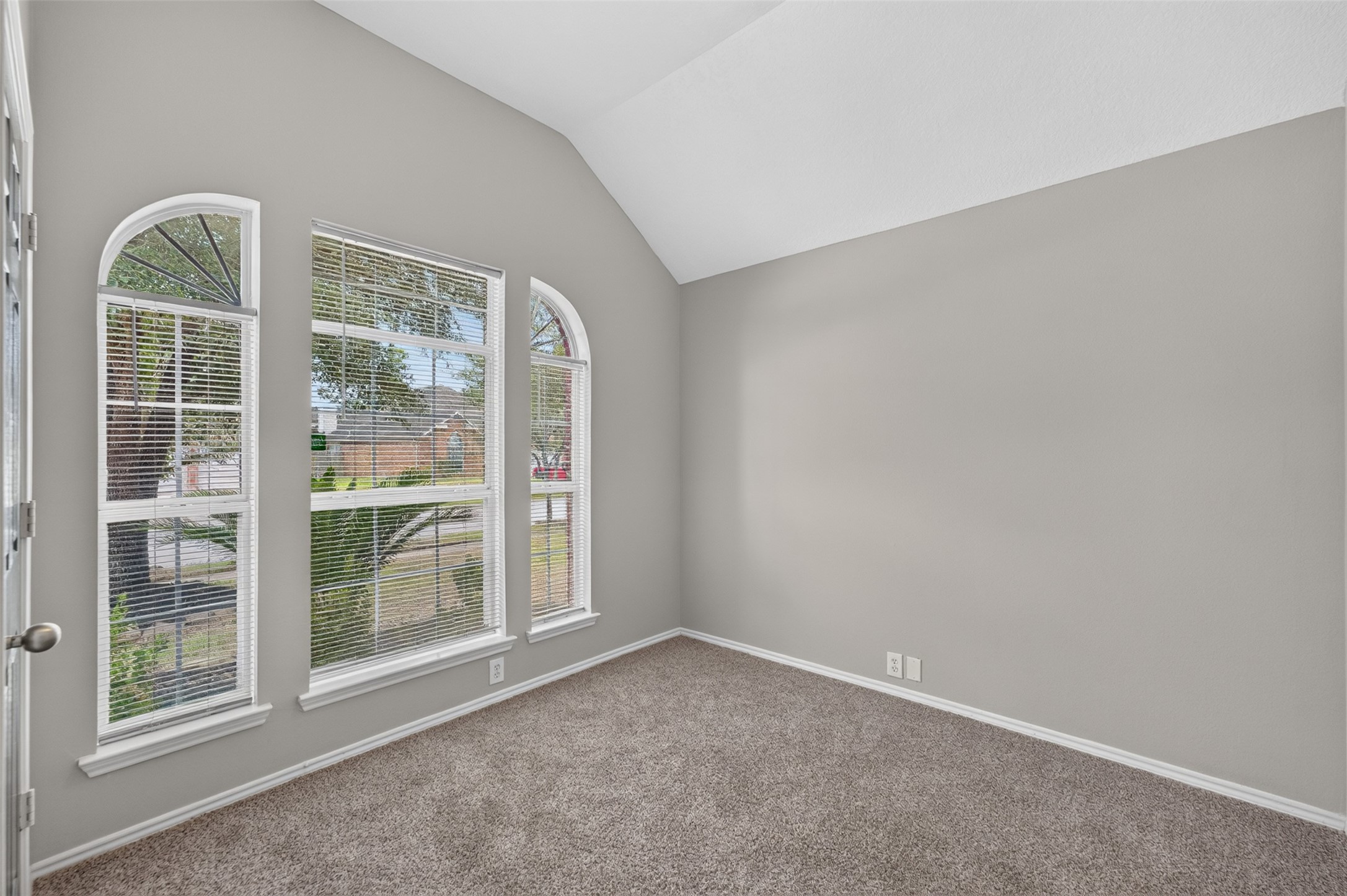 30303 Mesa Valley Drive Property Photo 4