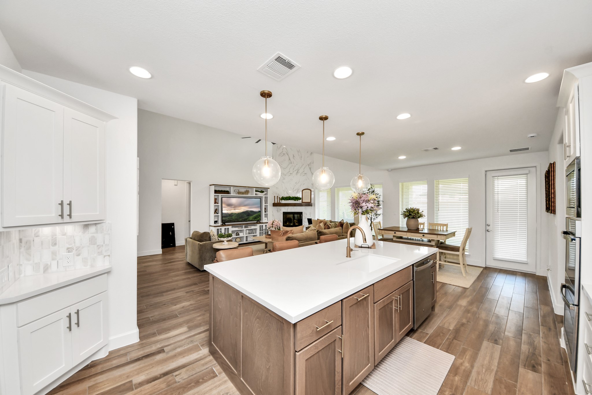 3527 Highcliffe Drive Property Photo 11