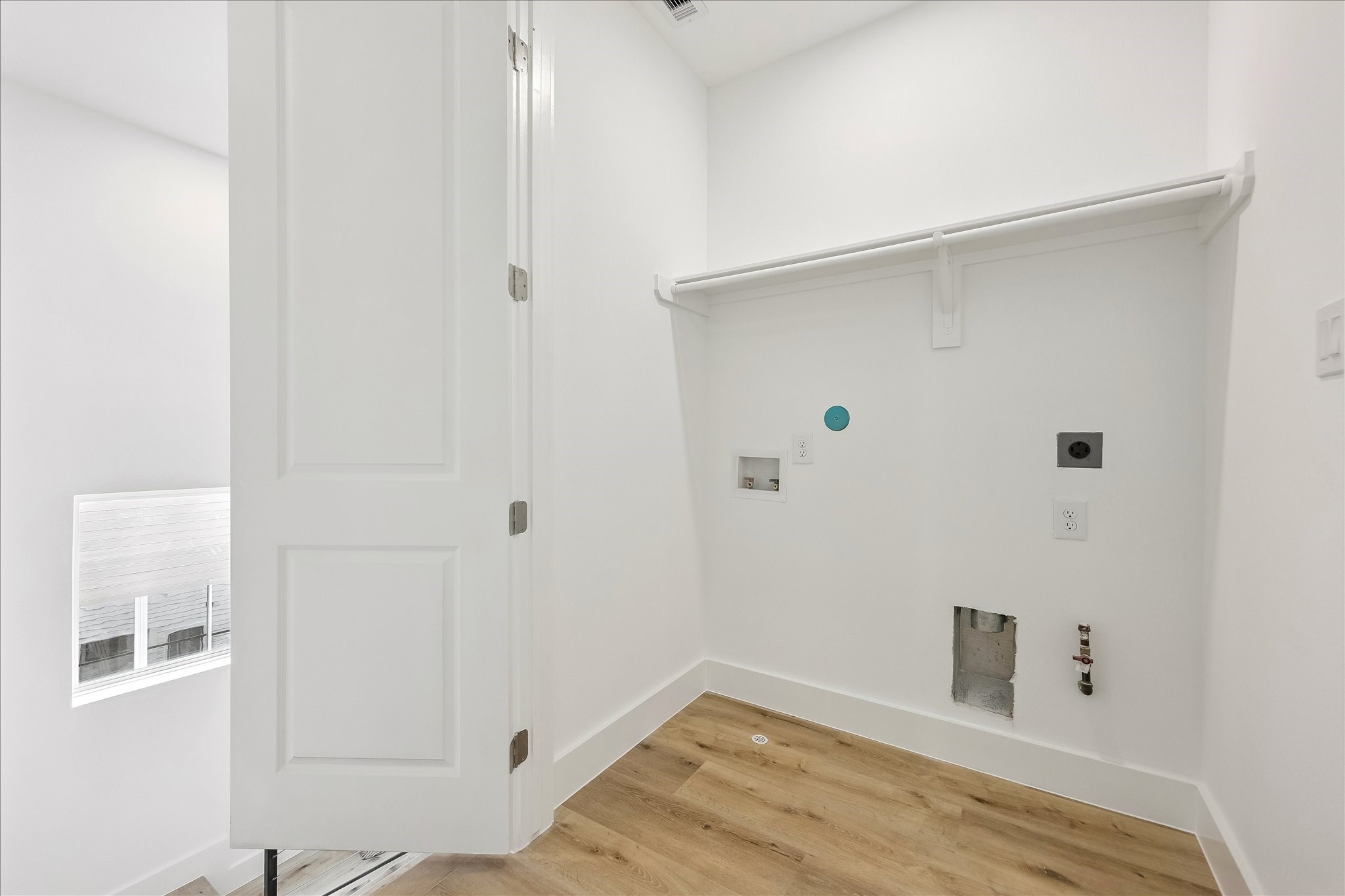 1034 W 17th St Street B Property Photo 24