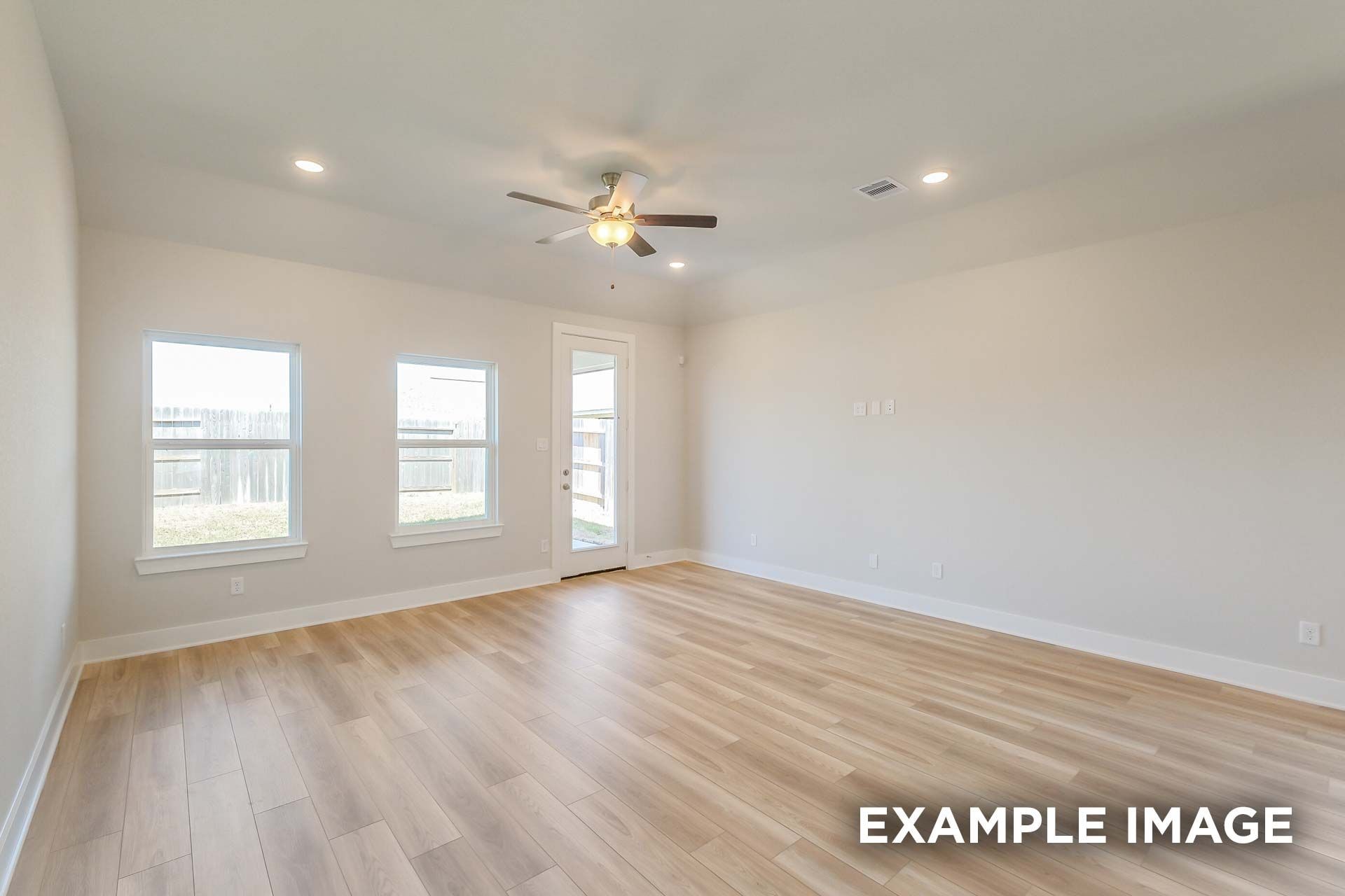 2528 Newport Breeze Drive Property Photo 3