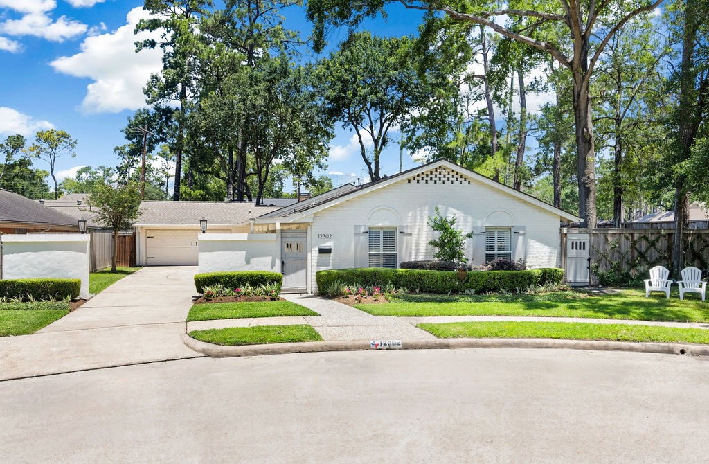 12302 Overcup Drive Property Photo 1