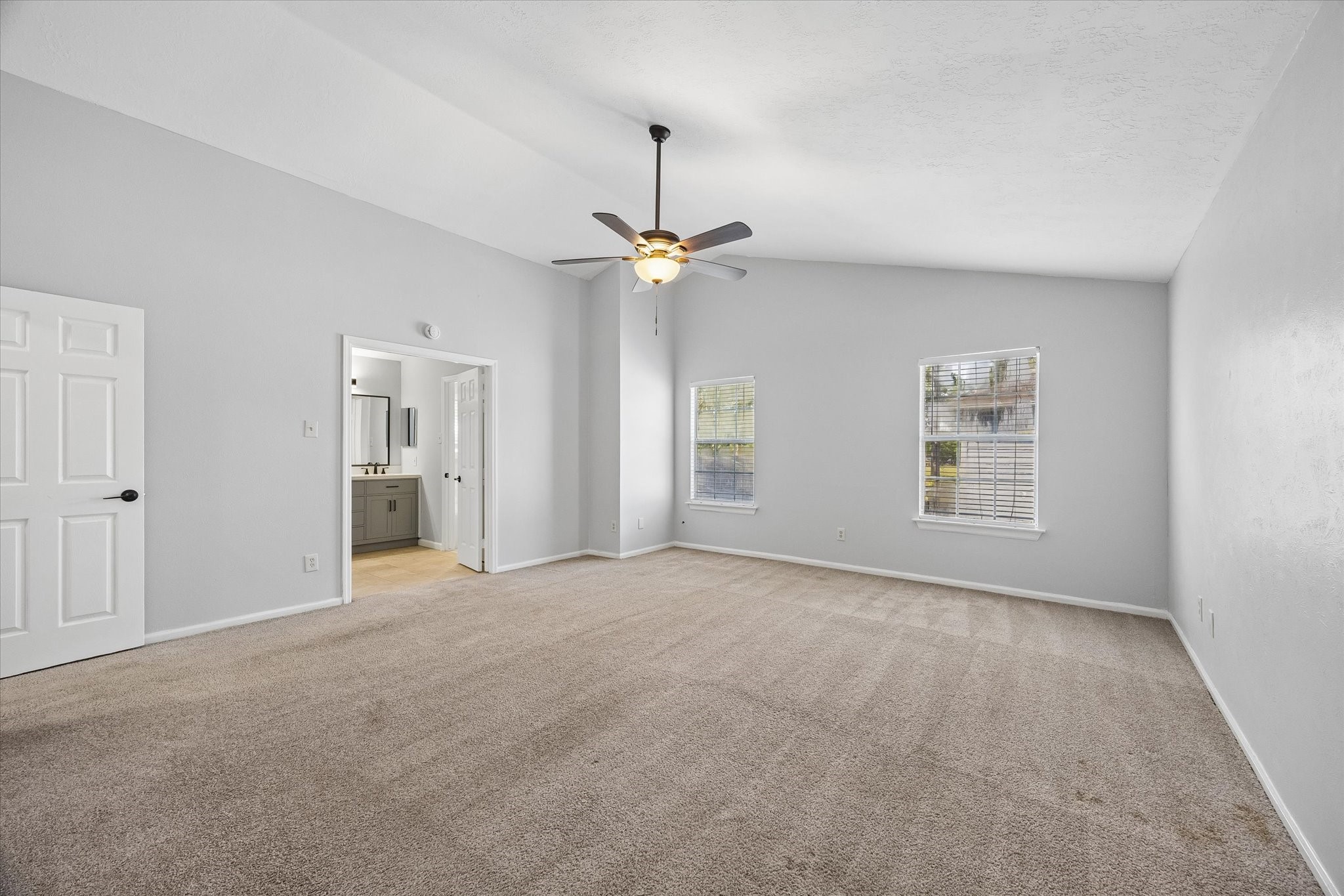 806 Forest Bay Court Property Photo 6