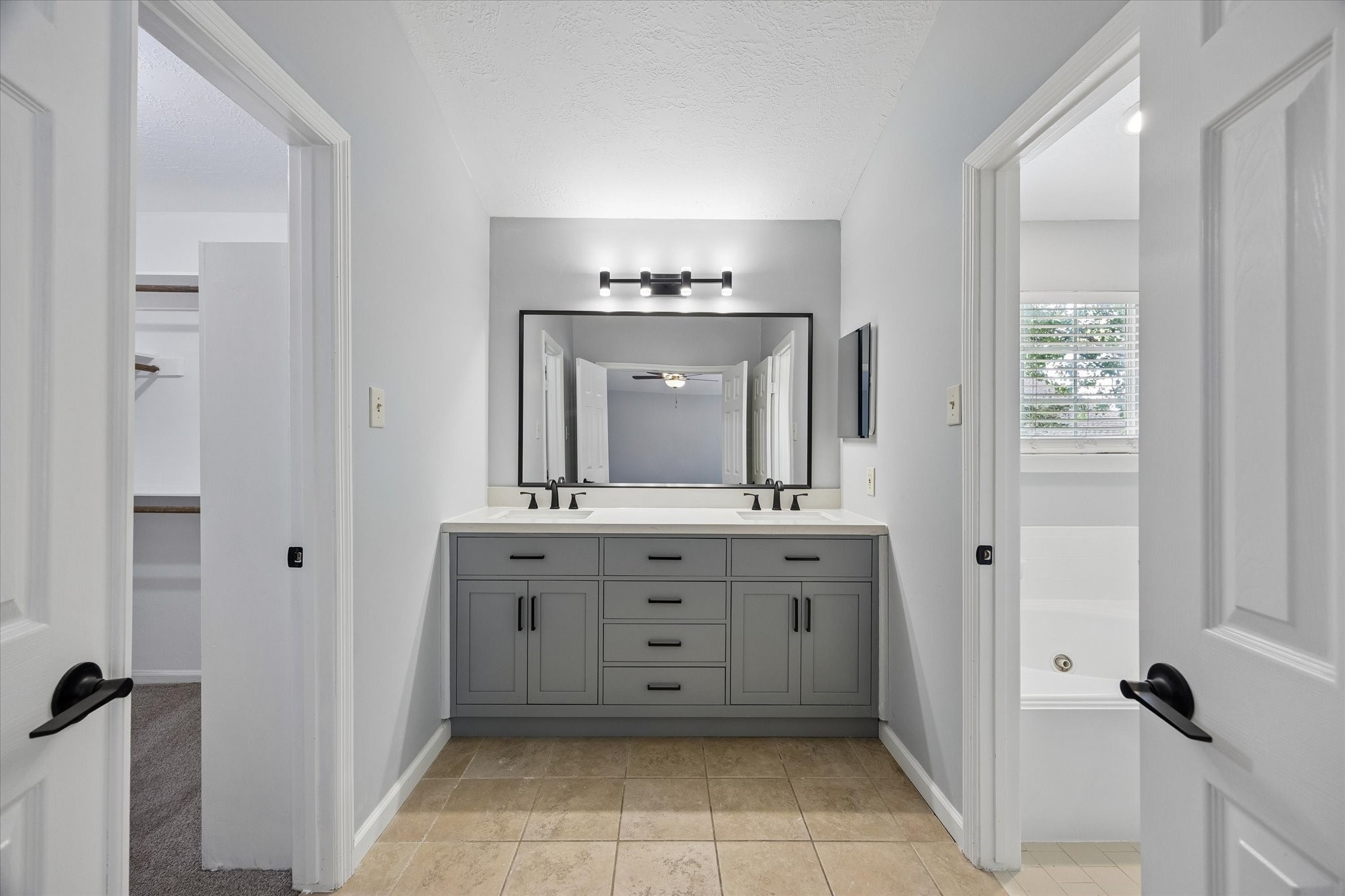 806 Forest Bay Court Property Photo 7