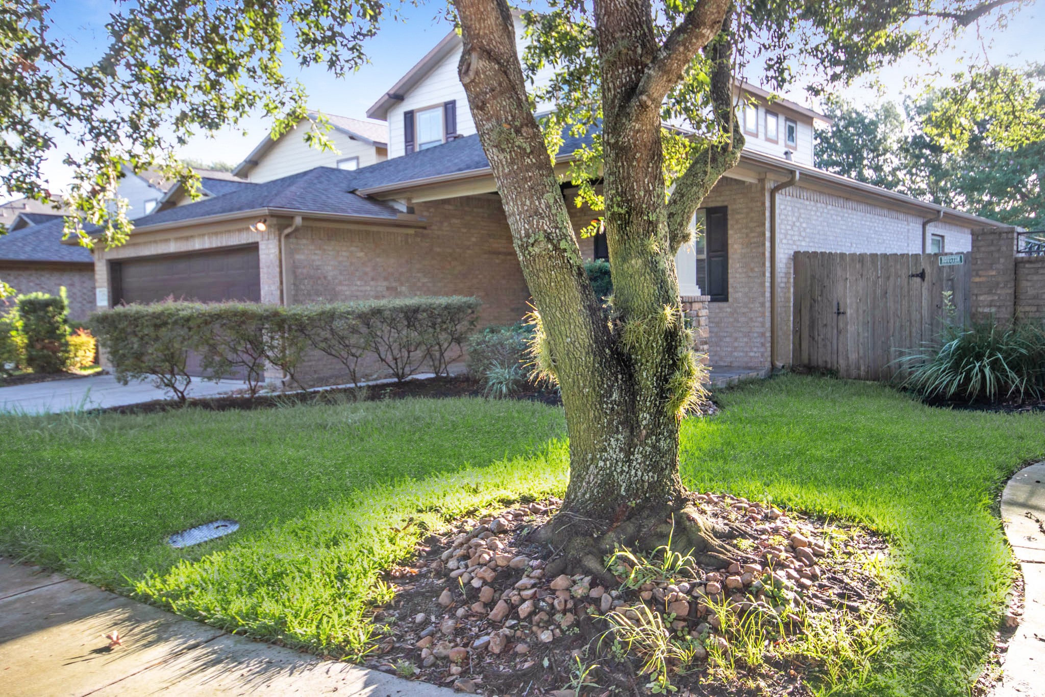 2723 Lakeside Drive Property Photo 2