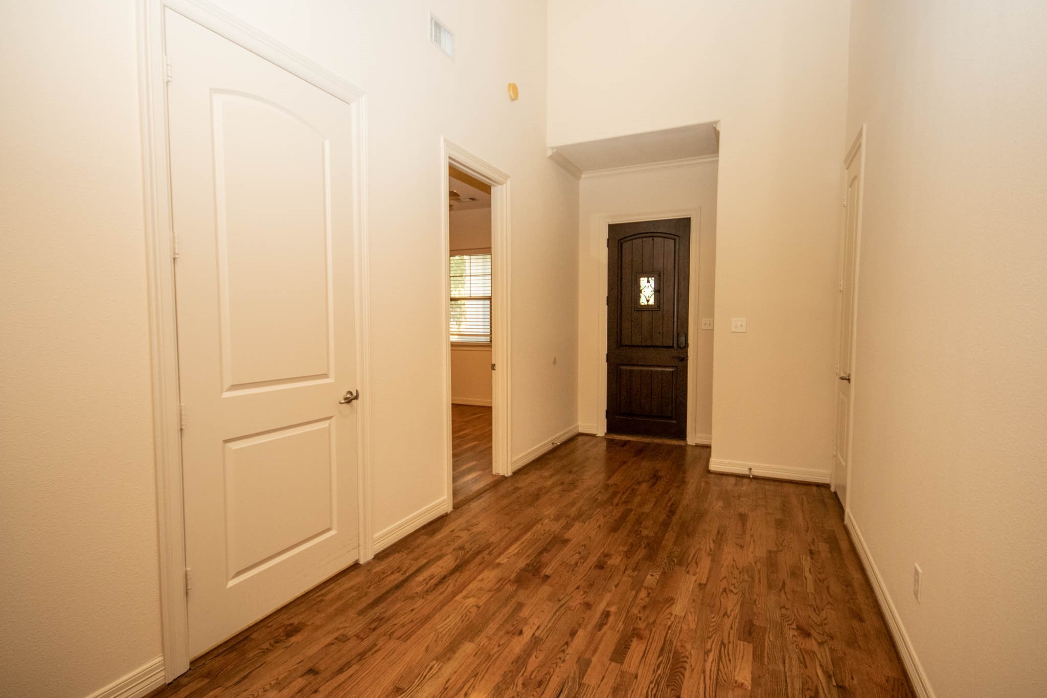 2723 Lakeside Drive Property Photo 3