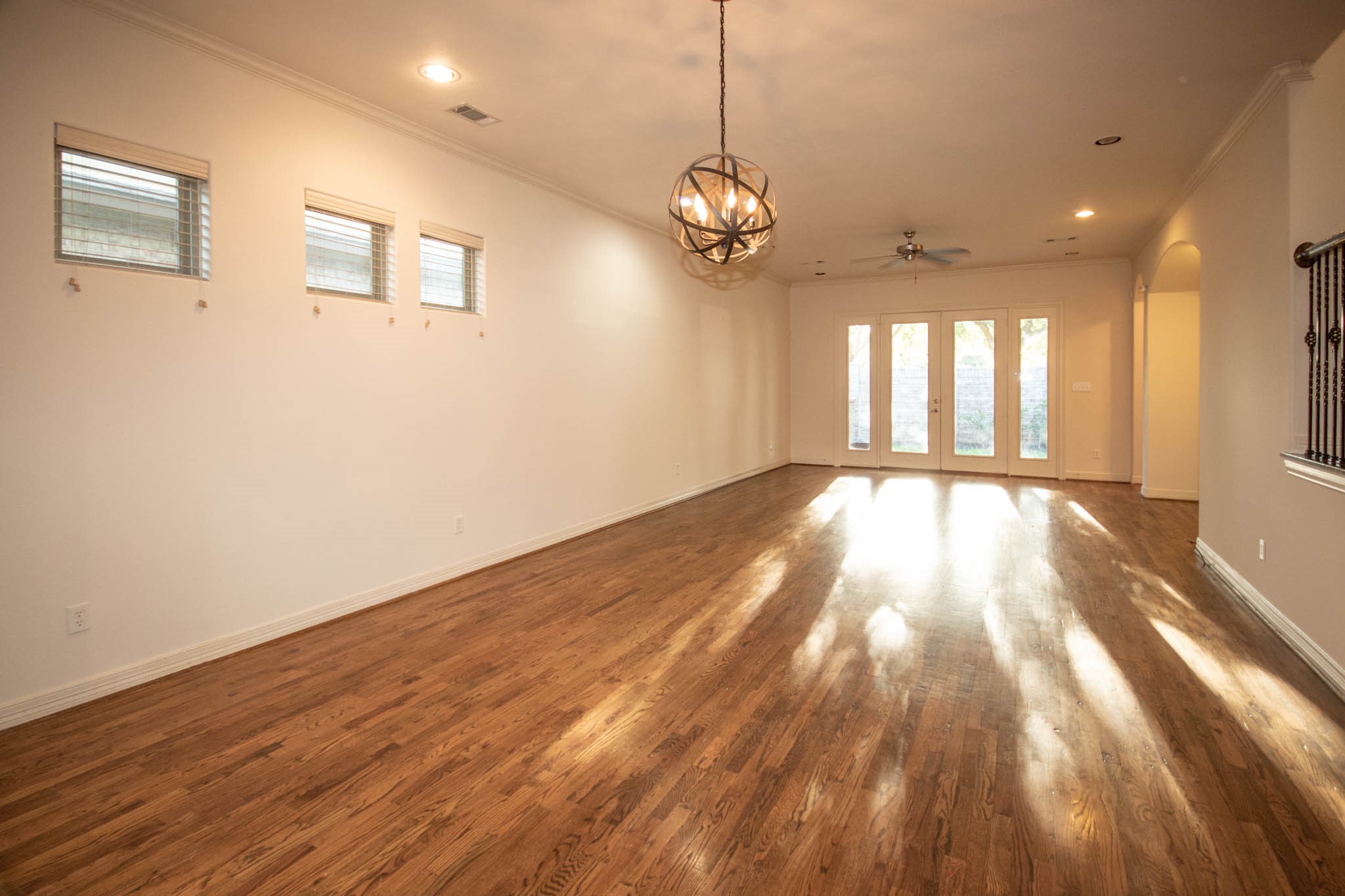 2723 Lakeside Drive Property Photo 4