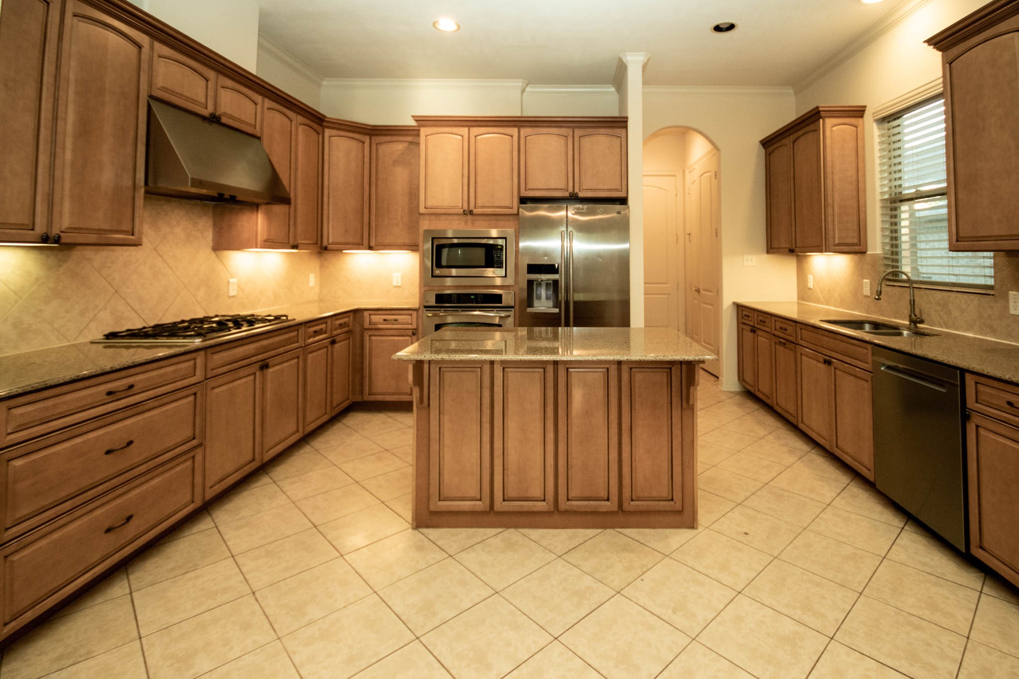 2723 Lakeside Drive Property Photo 6
