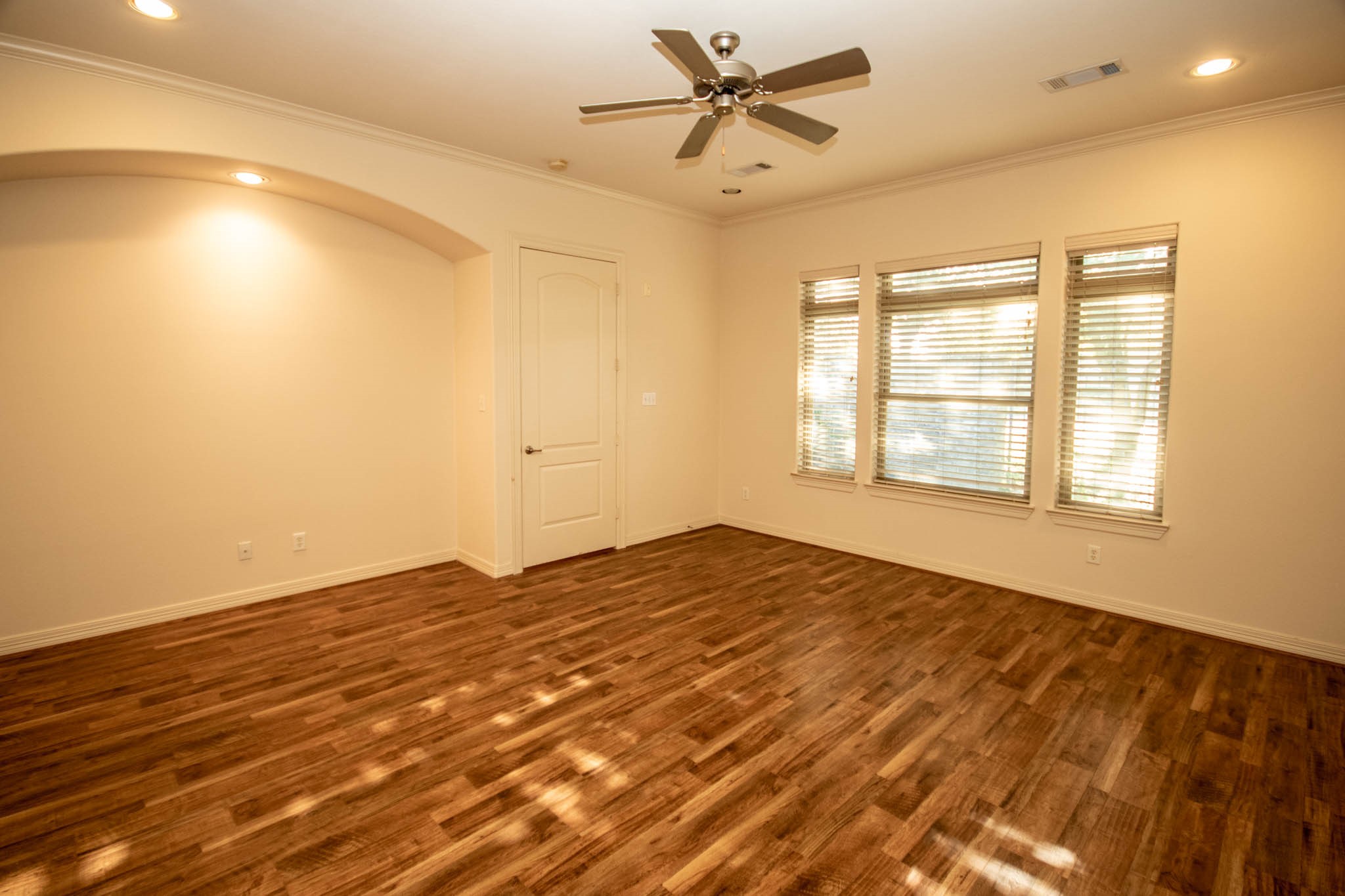 2723 Lakeside Drive Property Photo 11