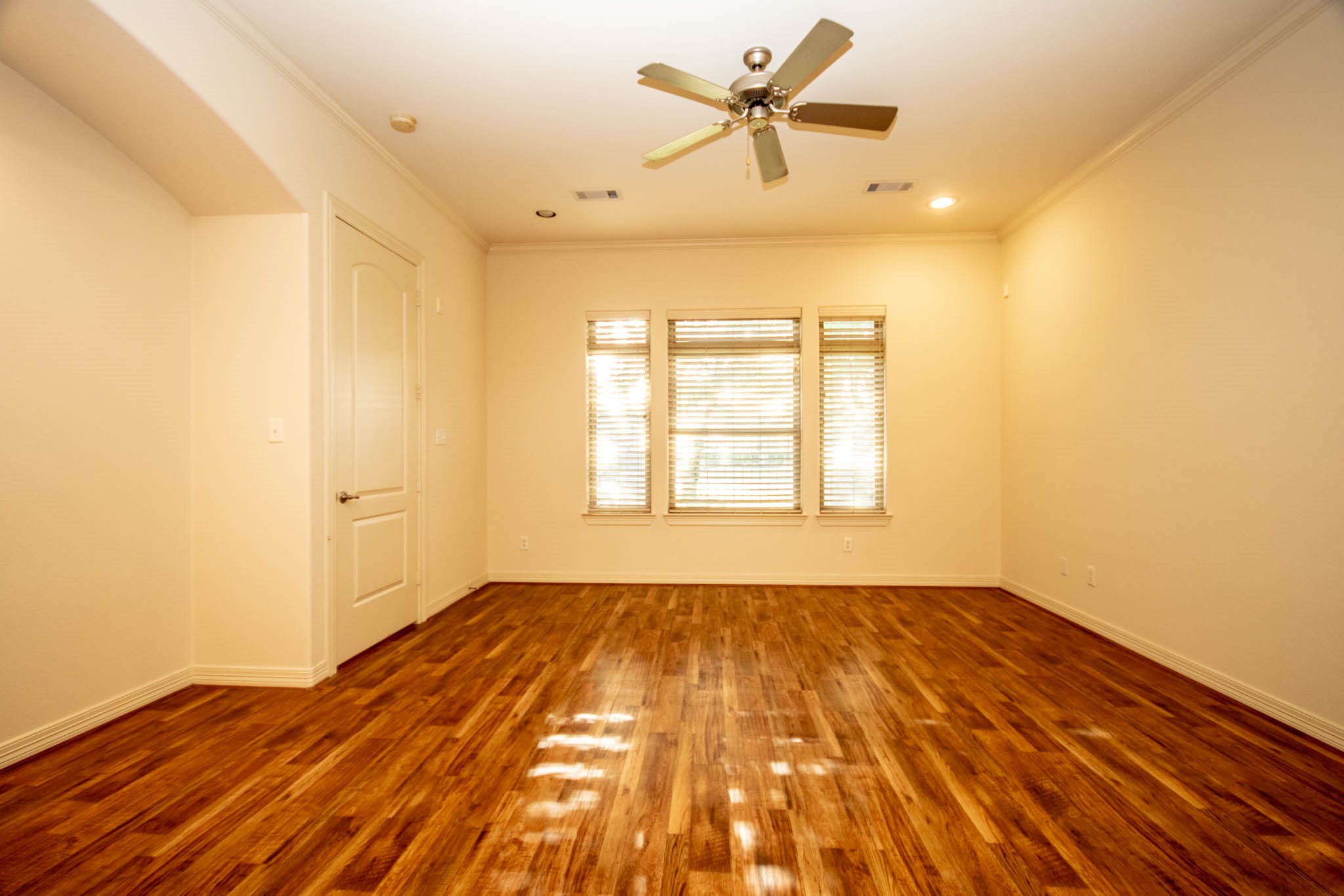 2723 Lakeside Drive Property Photo 12