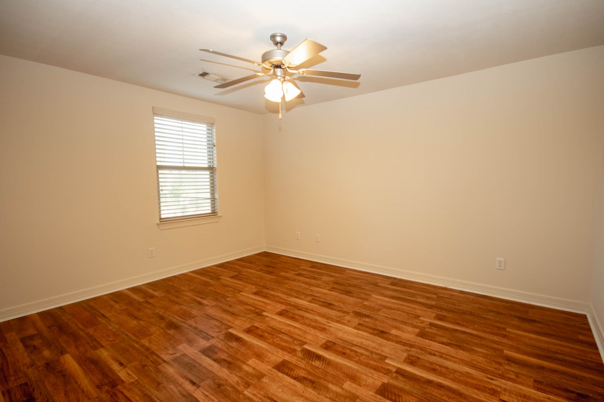 2723 Lakeside Drive Property Photo 24