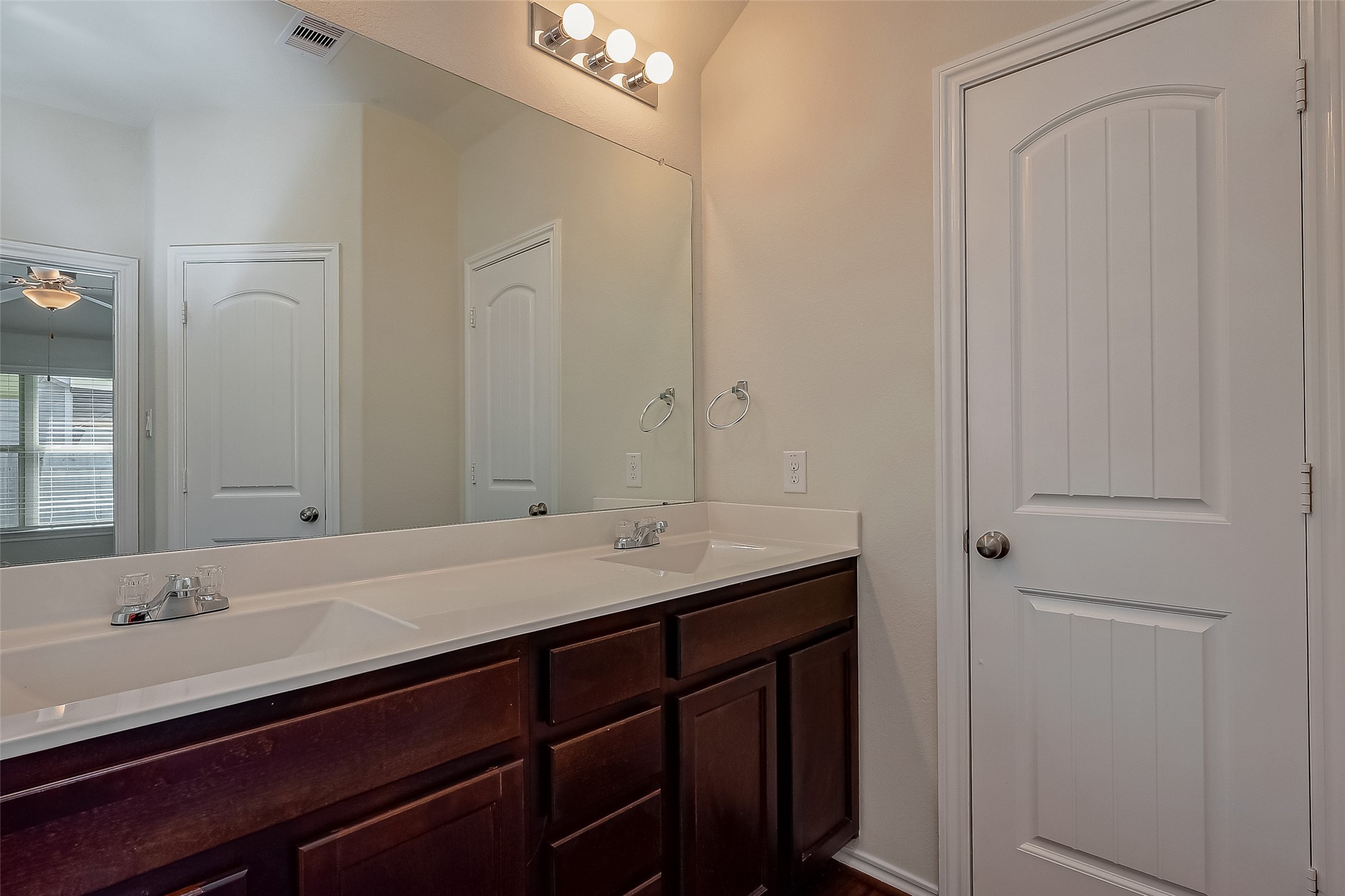 25911 Rustical Road Property Photo 28