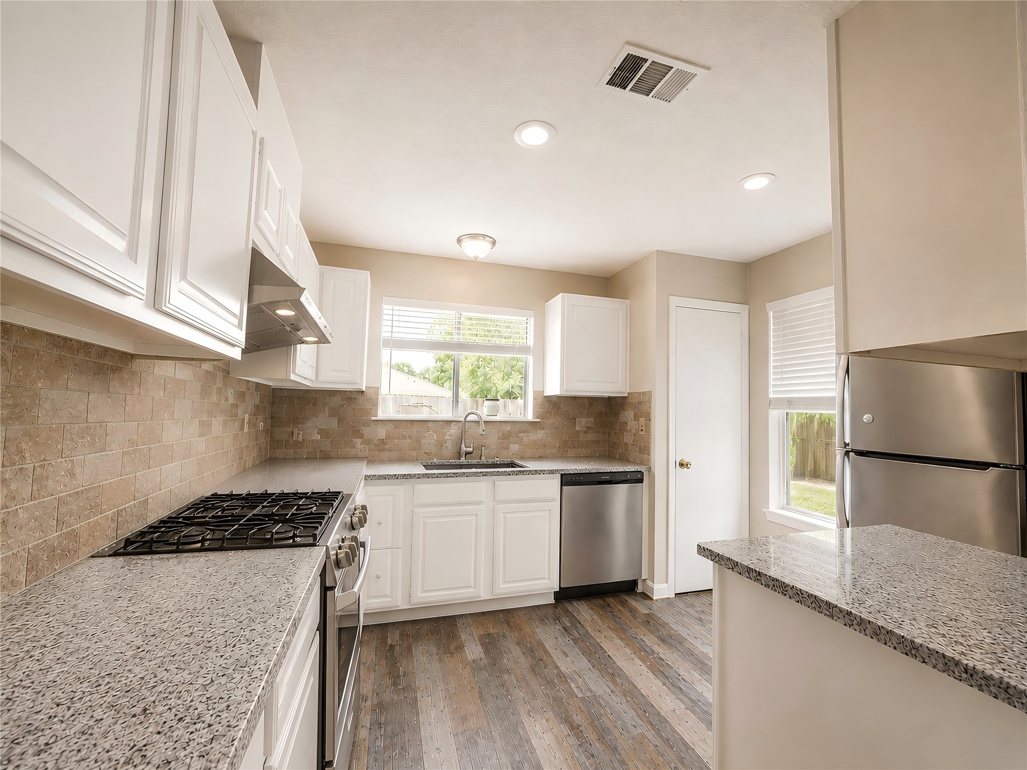 12710 Fenimore Court Property Photo 6