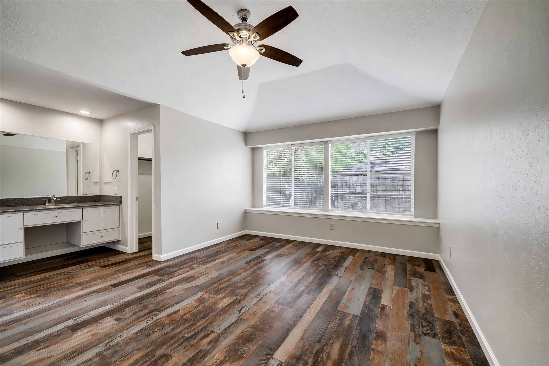 12710 Fenimore Court Property Photo 8