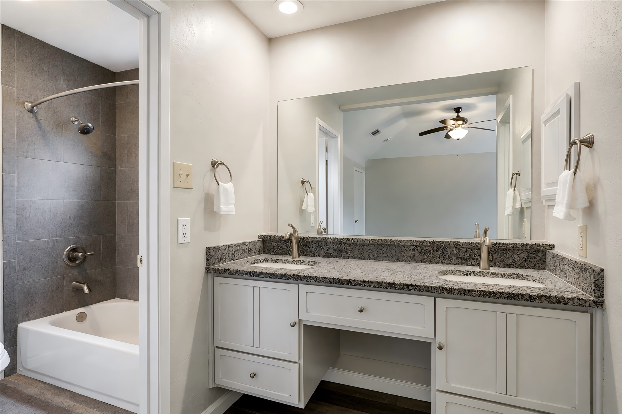 12710 Fenimore Court Property Photo 9