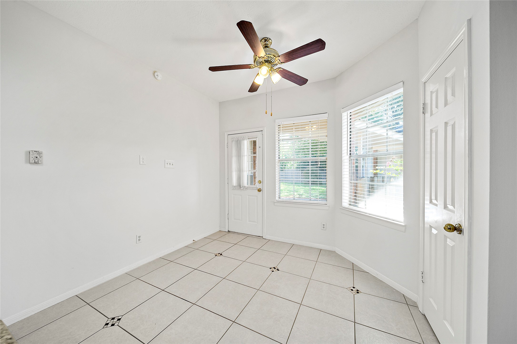 1711 S Medio River Circle Property Photo 9