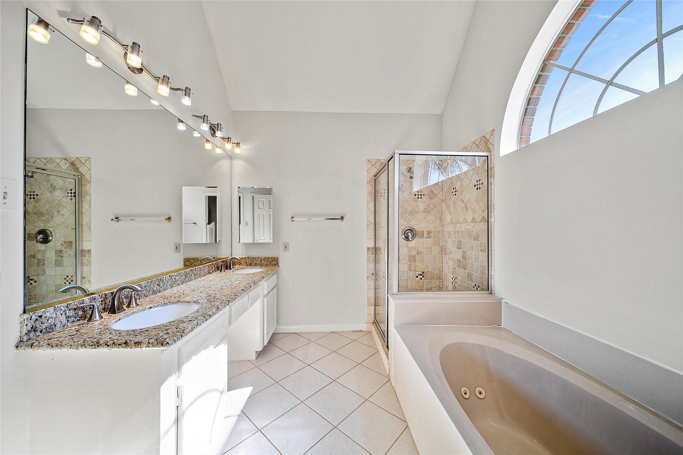 1711 S Medio River Circle Property Photo 13