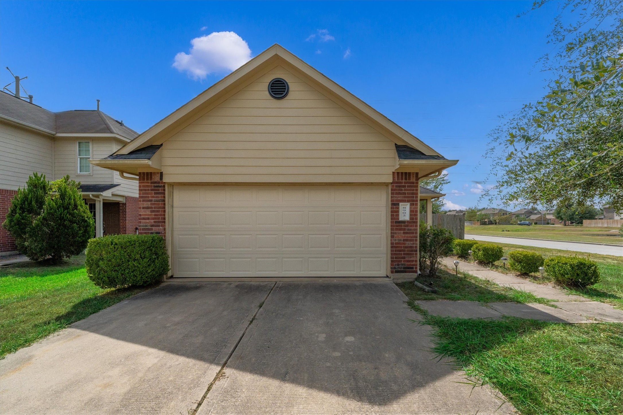 8902 Sweet Blue Jasmine Lane Property Photo 2