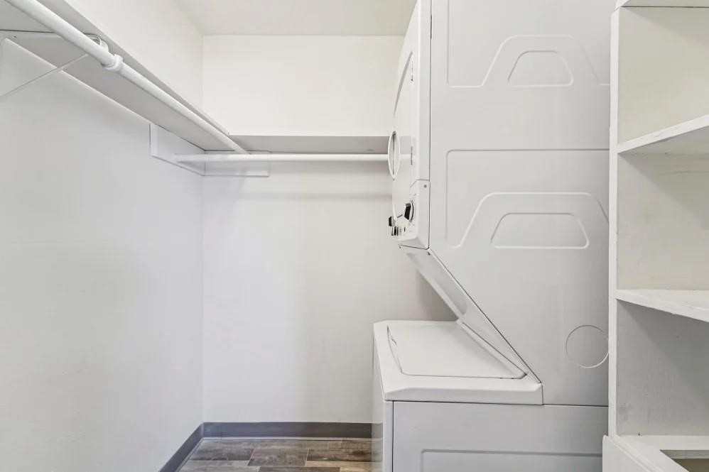 2815 Greenridge Drive 2-104 Property Photo 9