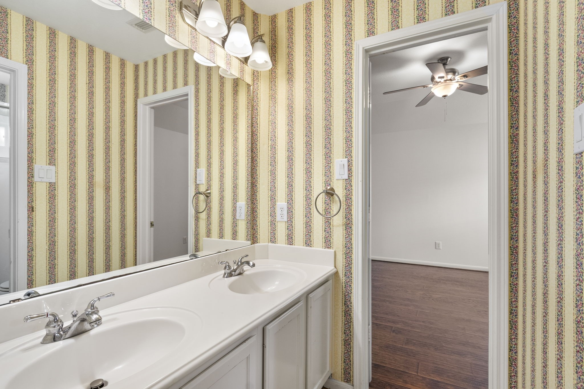 13614 Cardinal Cove Court Property Photo 31