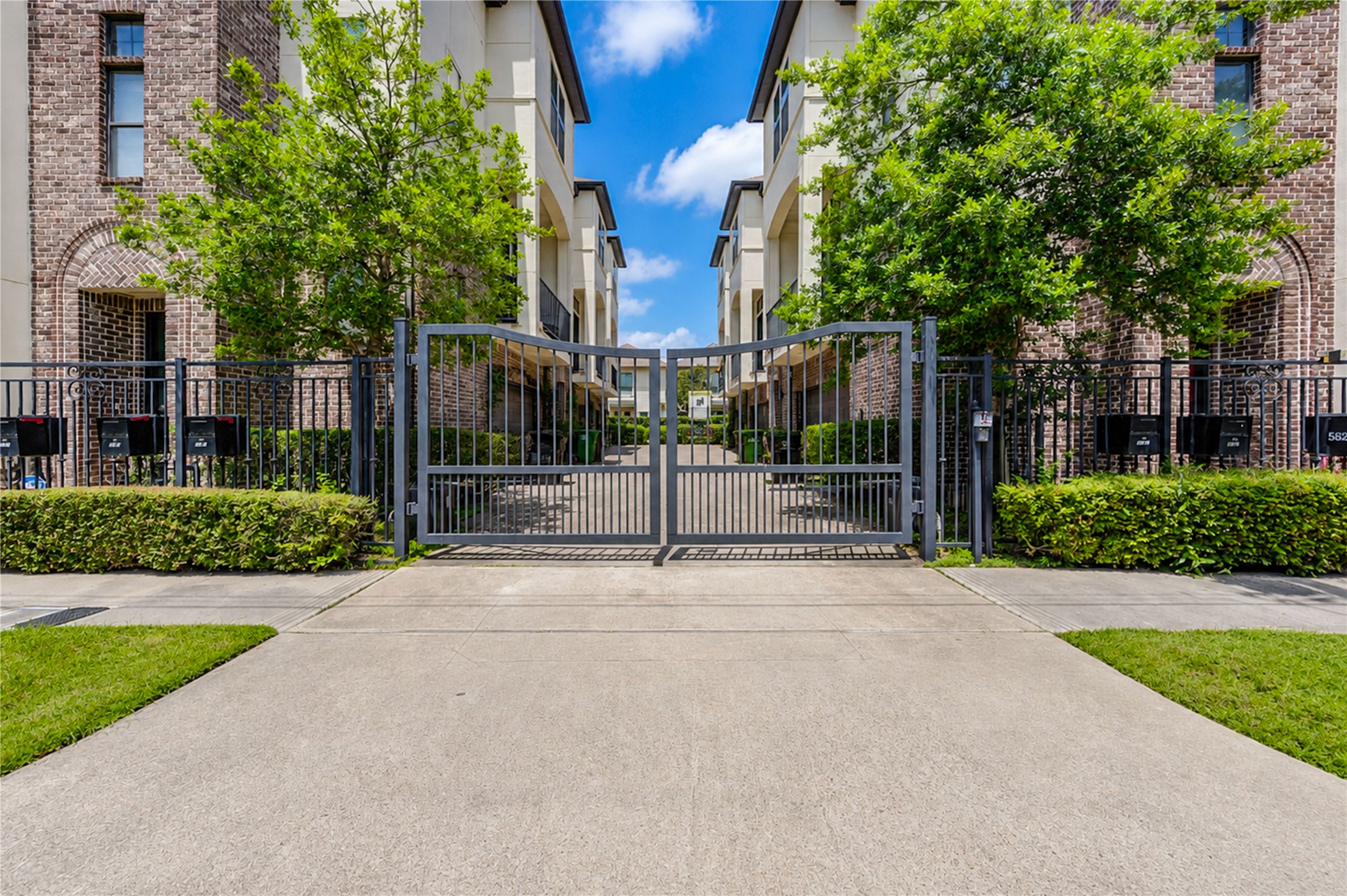 5826 Darling Street Property Photo 3