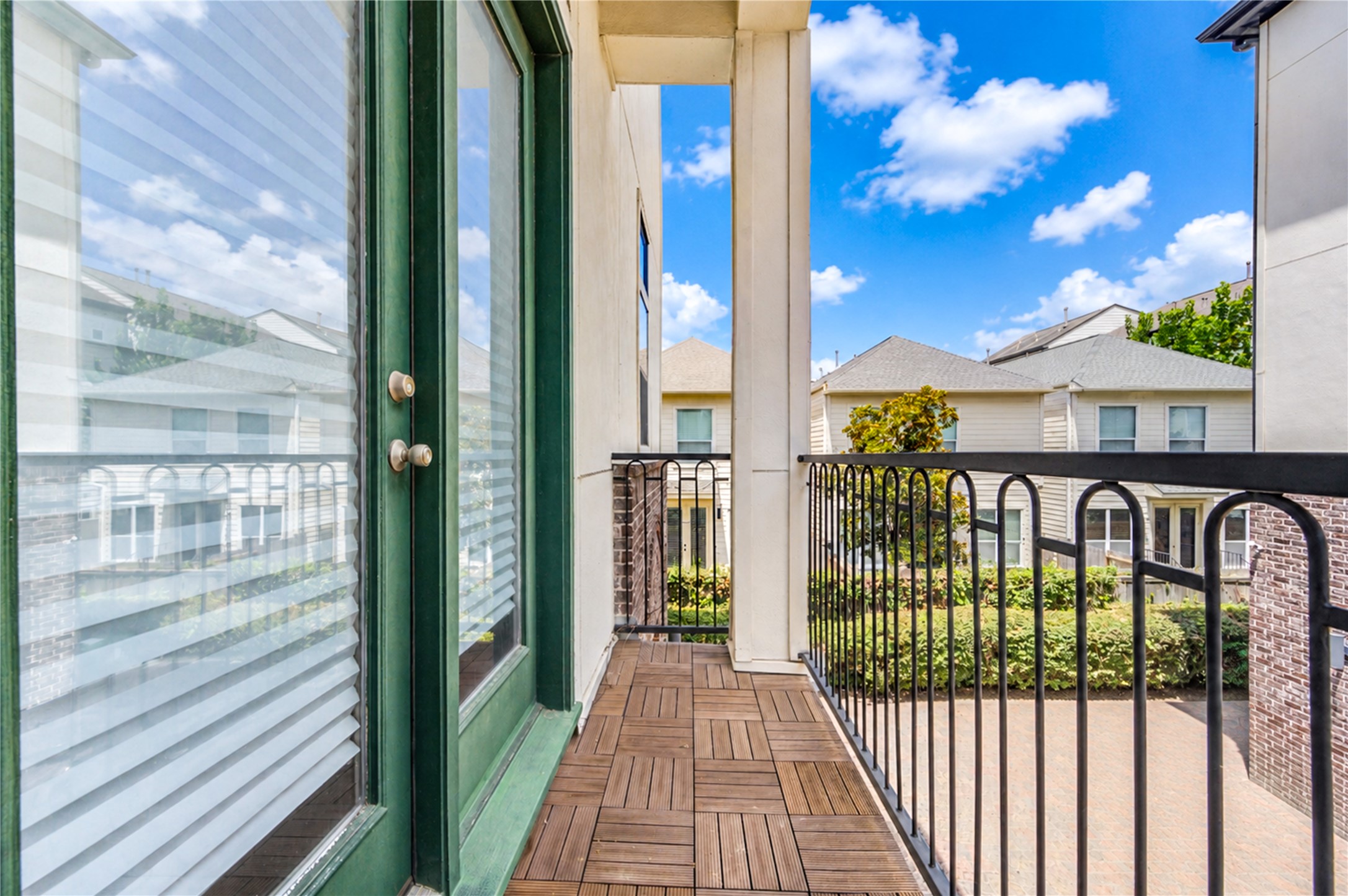 5826 Darling Street Property Photo 4