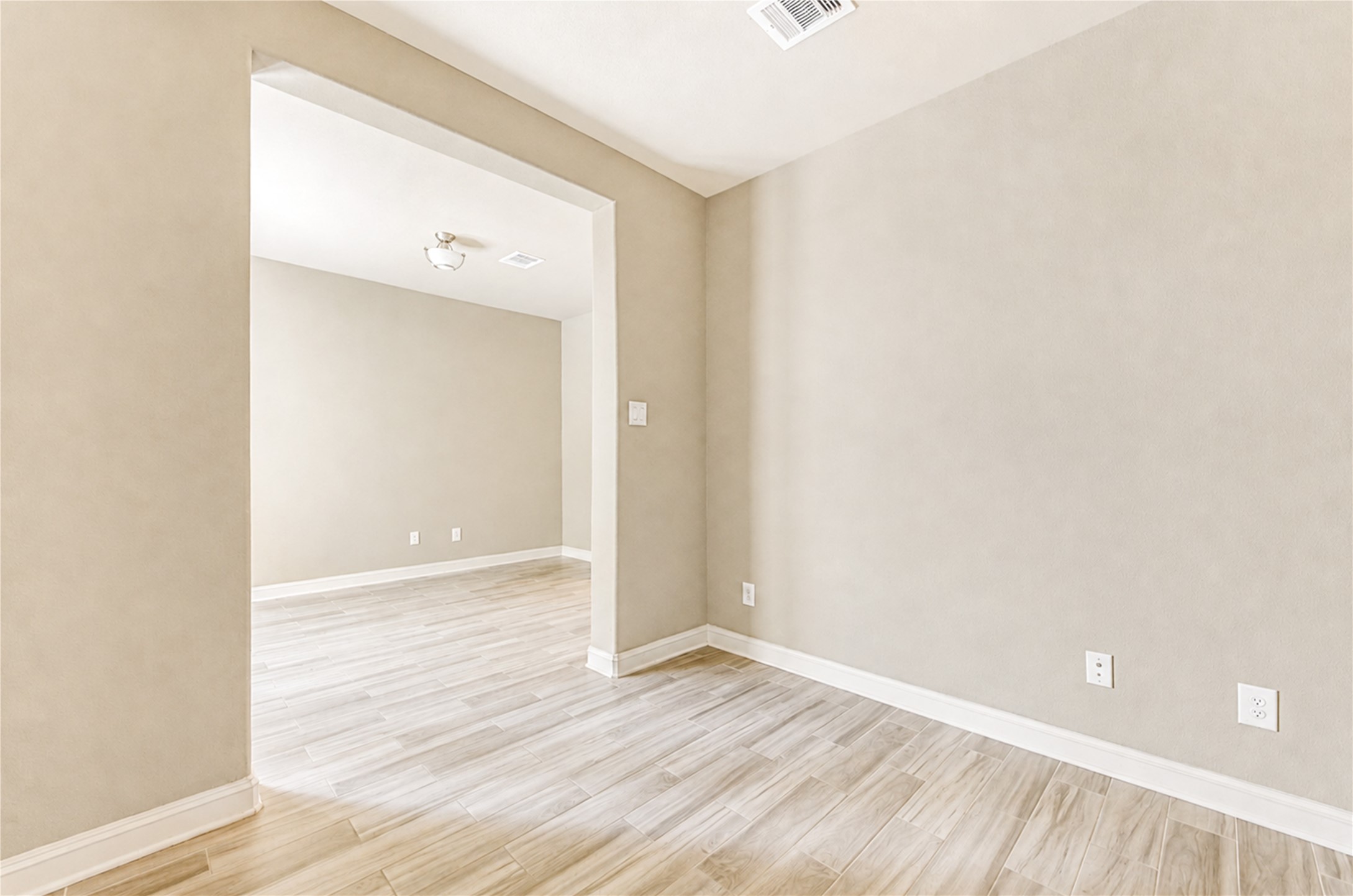 5826 Darling Street Property Photo 7