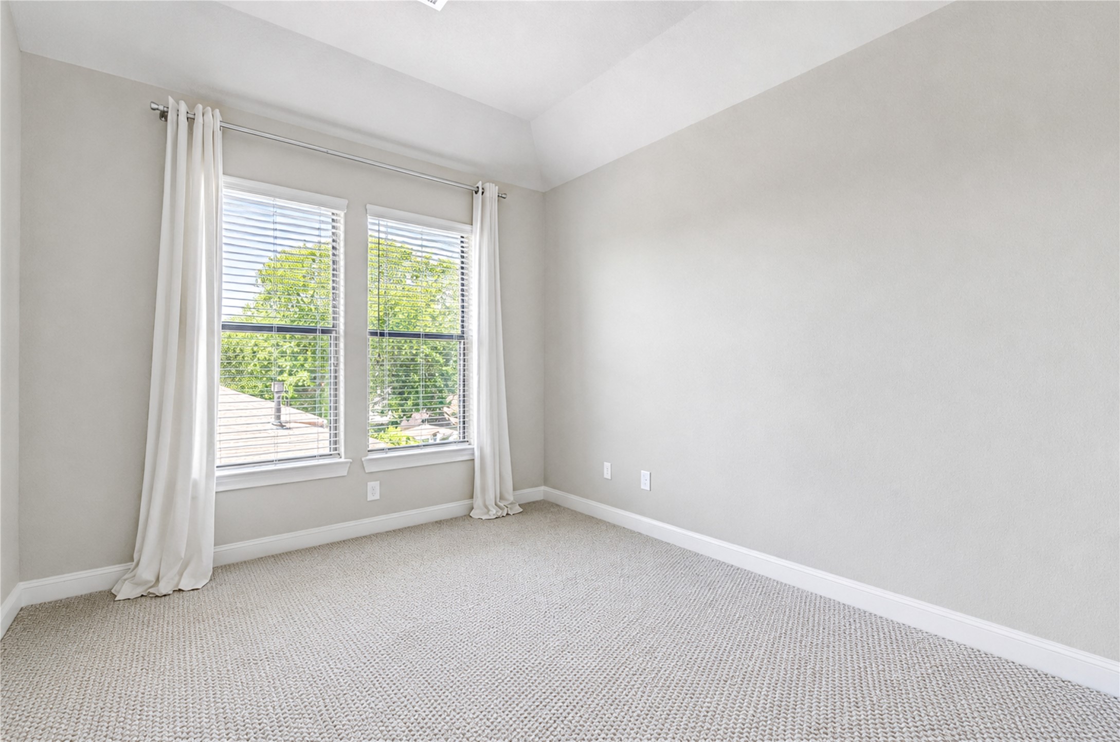 5826 Darling Street Property Photo 10