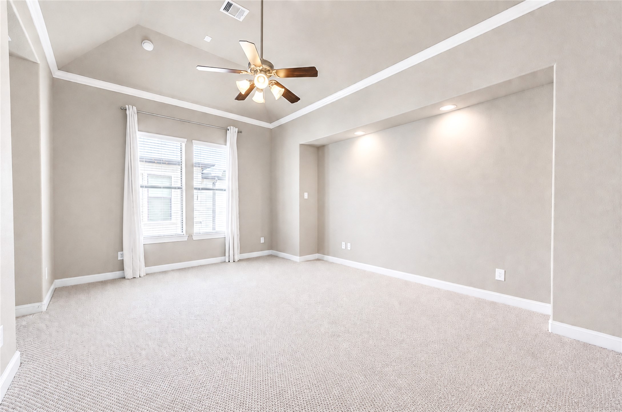 5826 Darling Street Property Photo 13