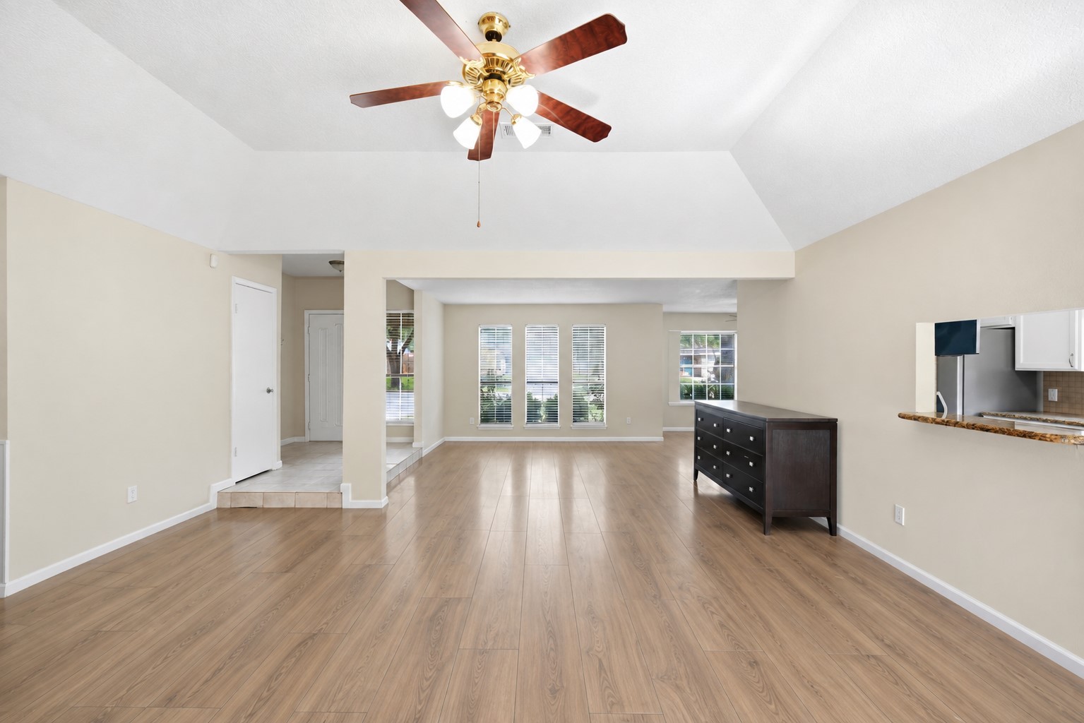18607 Hiddenbay Way Property Photo 11