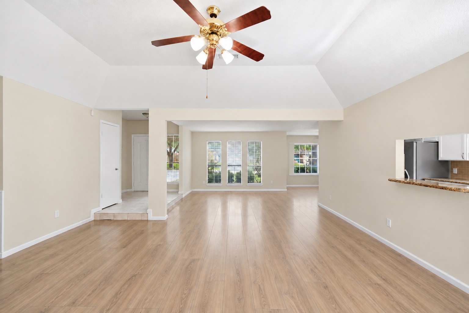 18607 Hiddenbay Way Property Photo 17