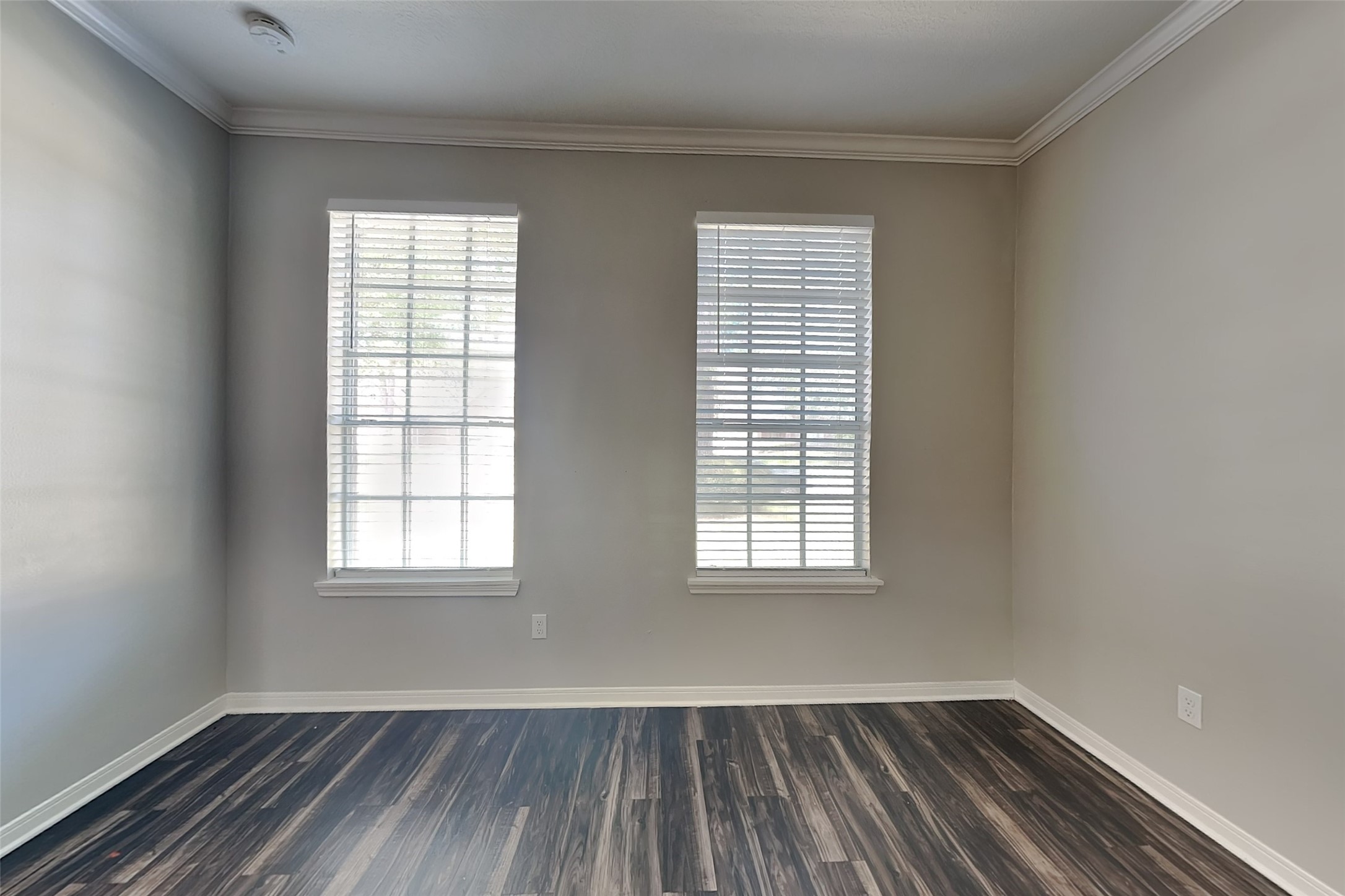 15907 Lausanne Drive Property Photo 3