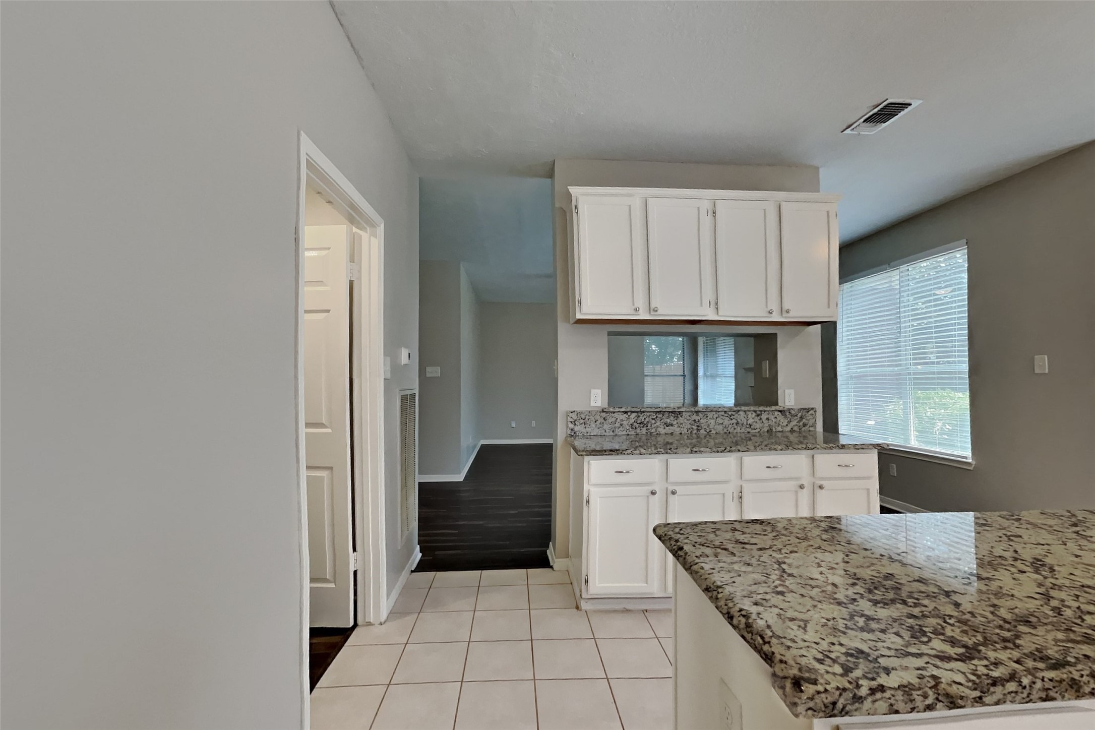 15907 Lausanne Drive Property Photo 7