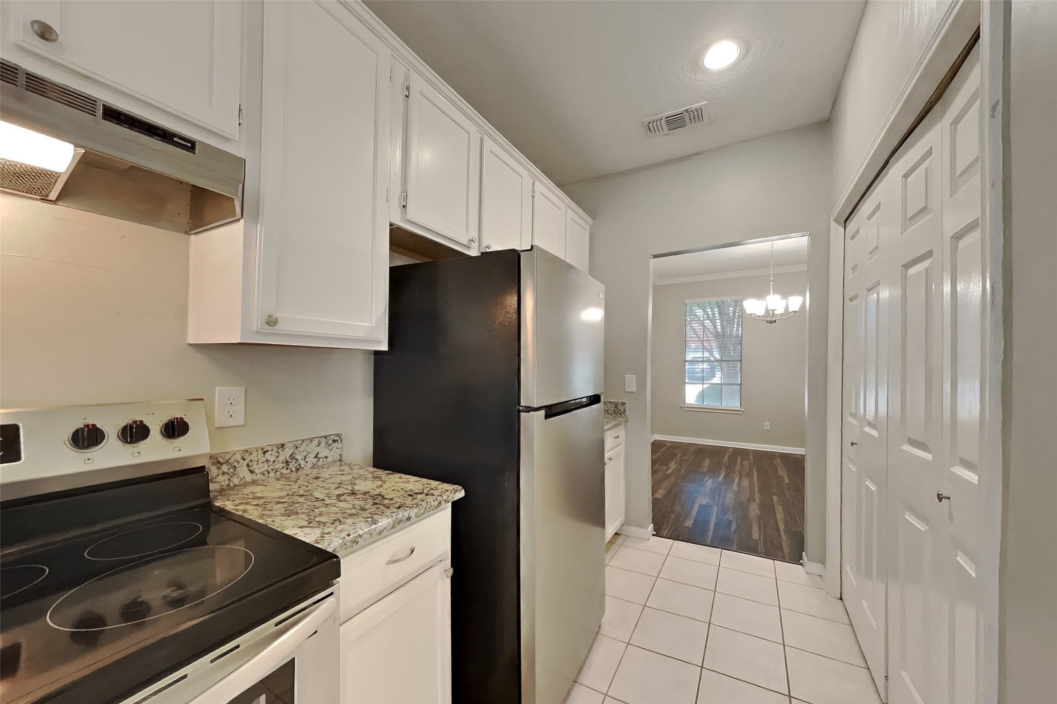 15907 Lausanne Drive Property Photo 8