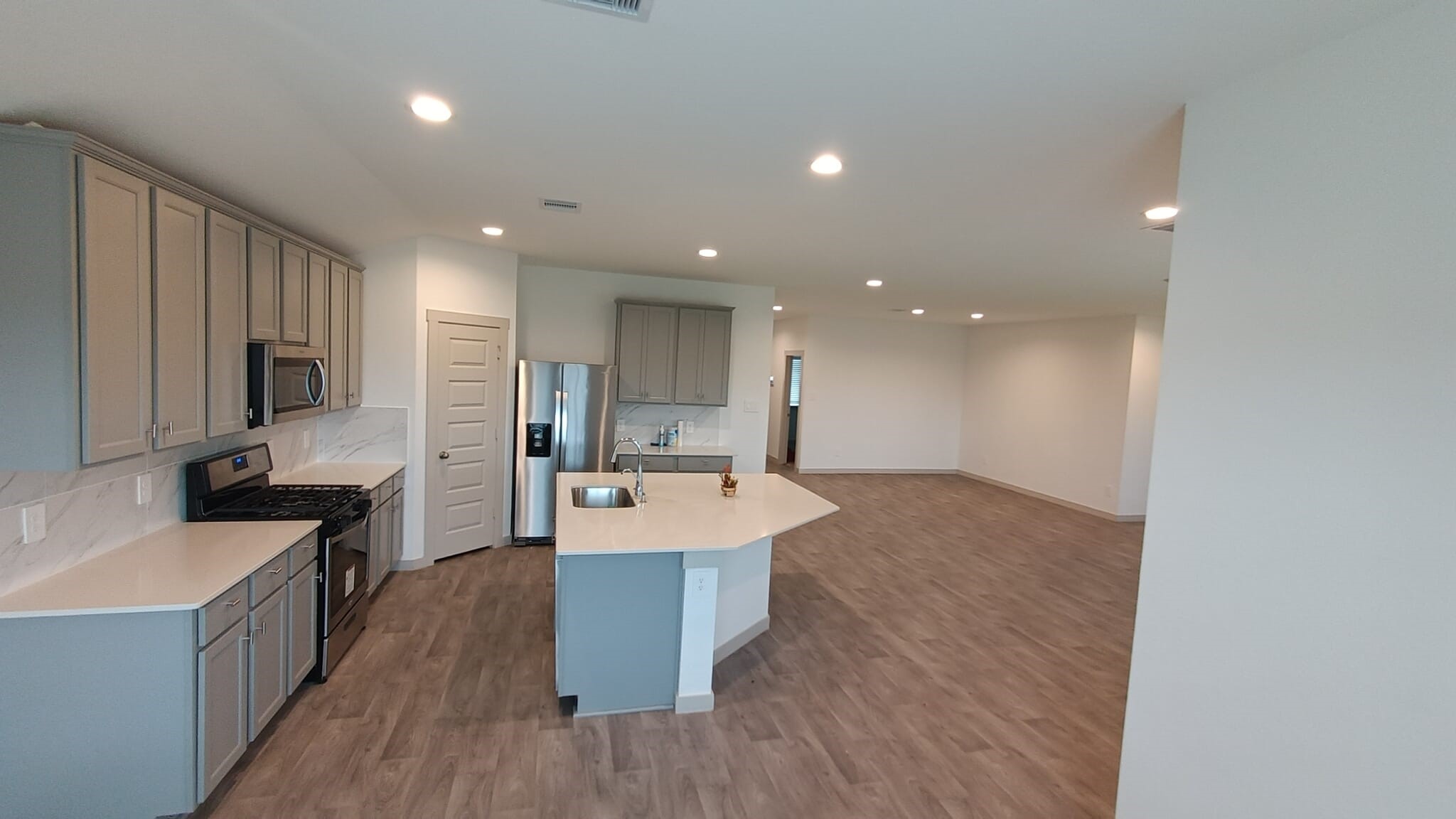 7214 Marina Heights Way Property Photo 3