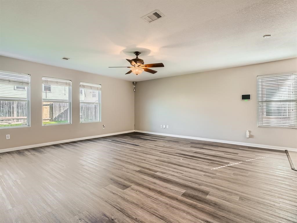 11010 Walkup Way Property Photo 3