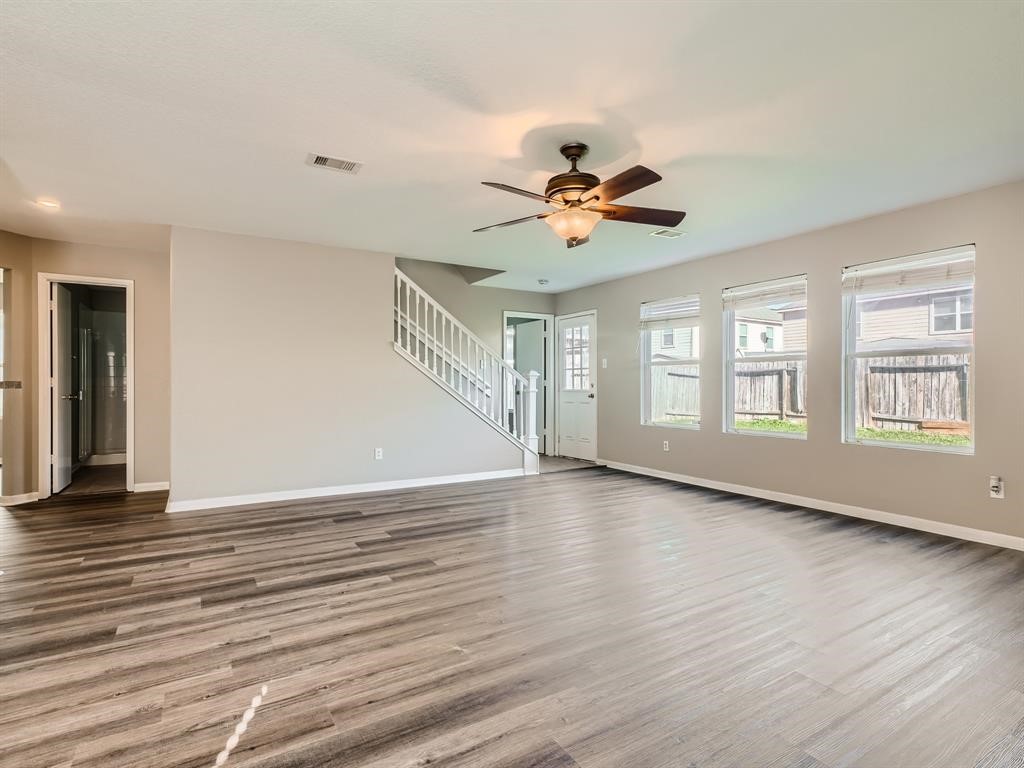 11010 Walkup Way Property Photo 4