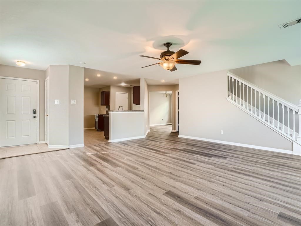 11010 Walkup Way Property Photo 5