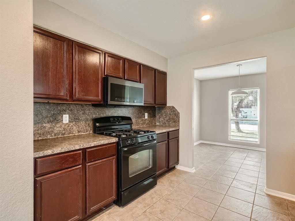 11010 Walkup Way Property Photo 7