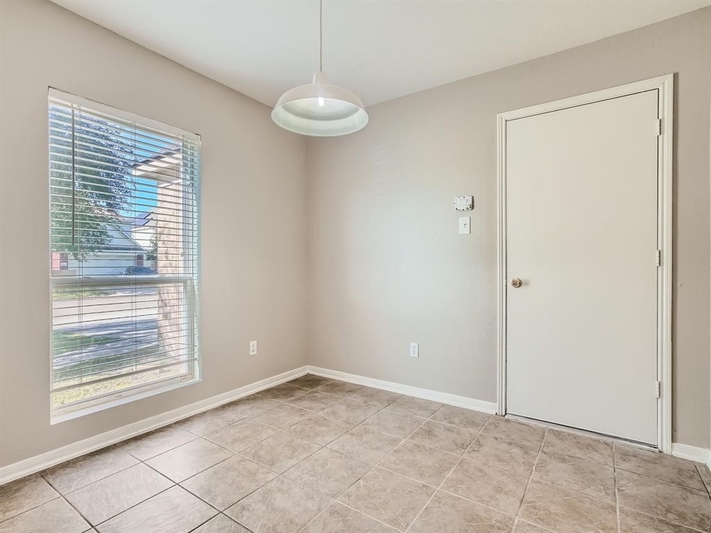 11010 Walkup Way Property Photo 8