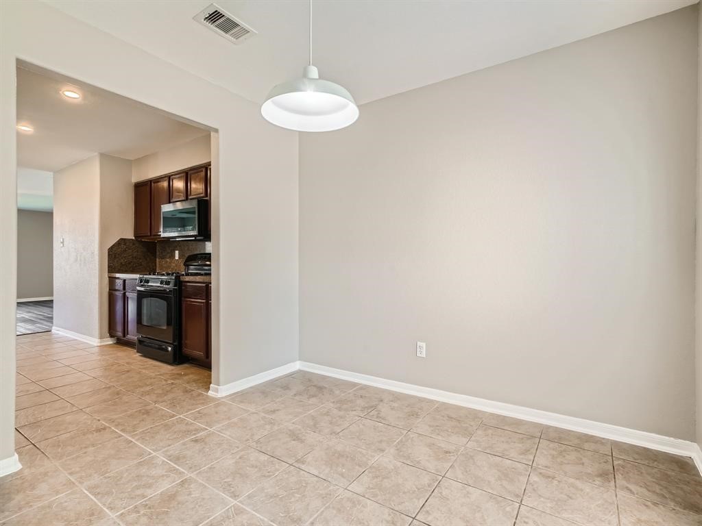 11010 Walkup Way Property Photo 9