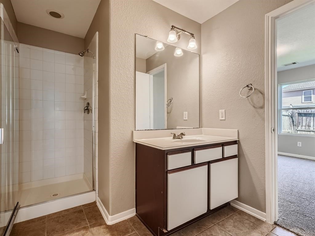 11010 Walkup Way Property Photo 12