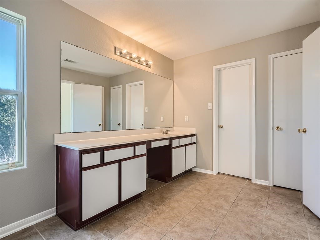 11010 Walkup Way Property Photo 15