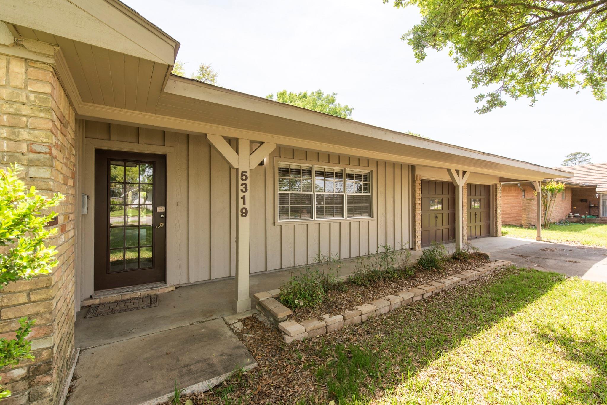 5319 Willowbend Boulevard Property Photo 2