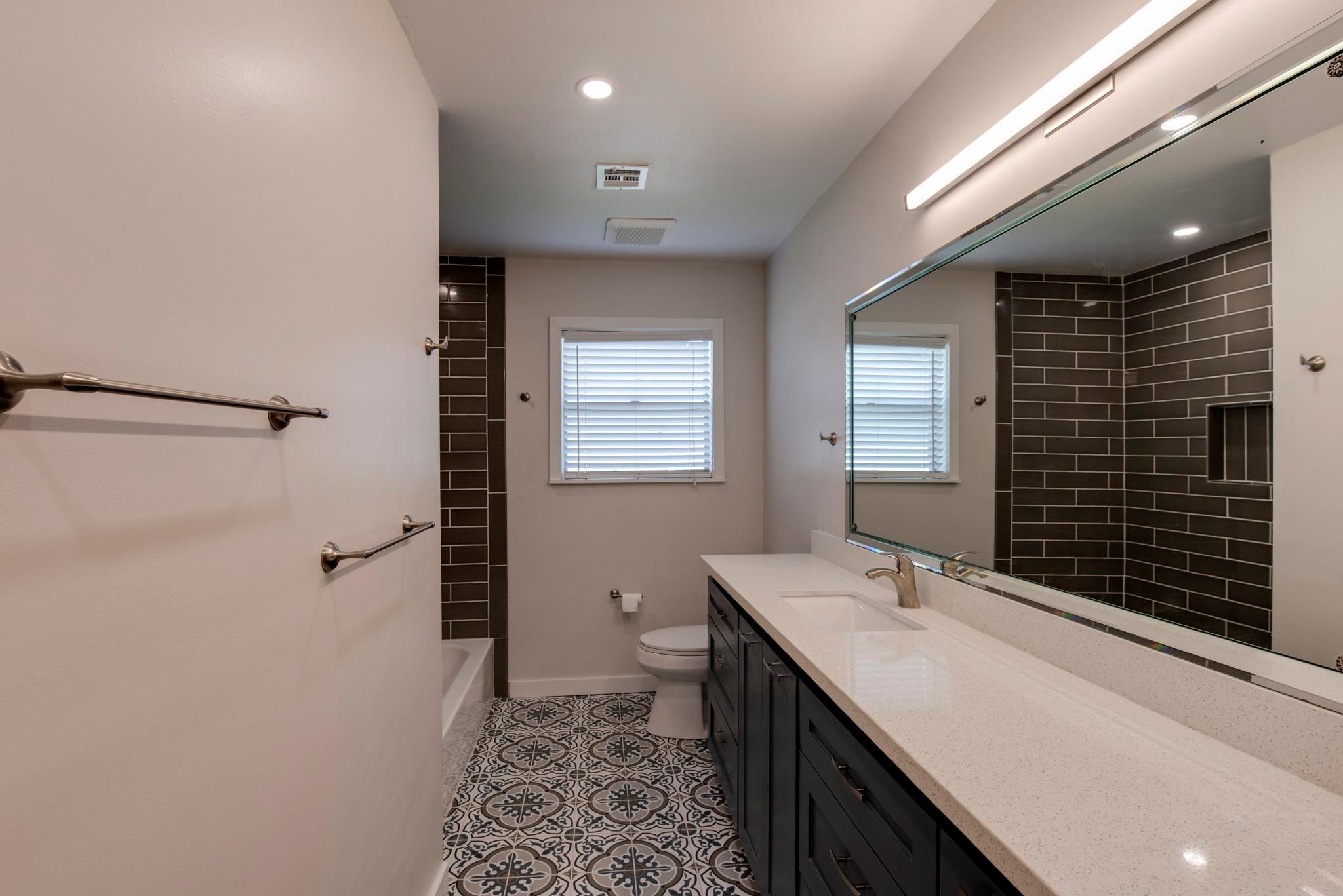 5319 Willowbend Boulevard Property Photo 12