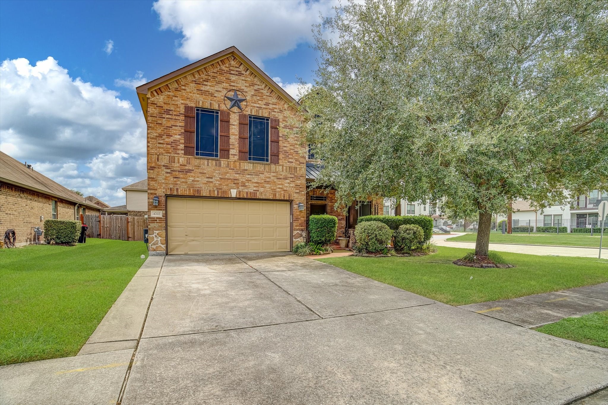 4702 Seabird Street Property Photo 1