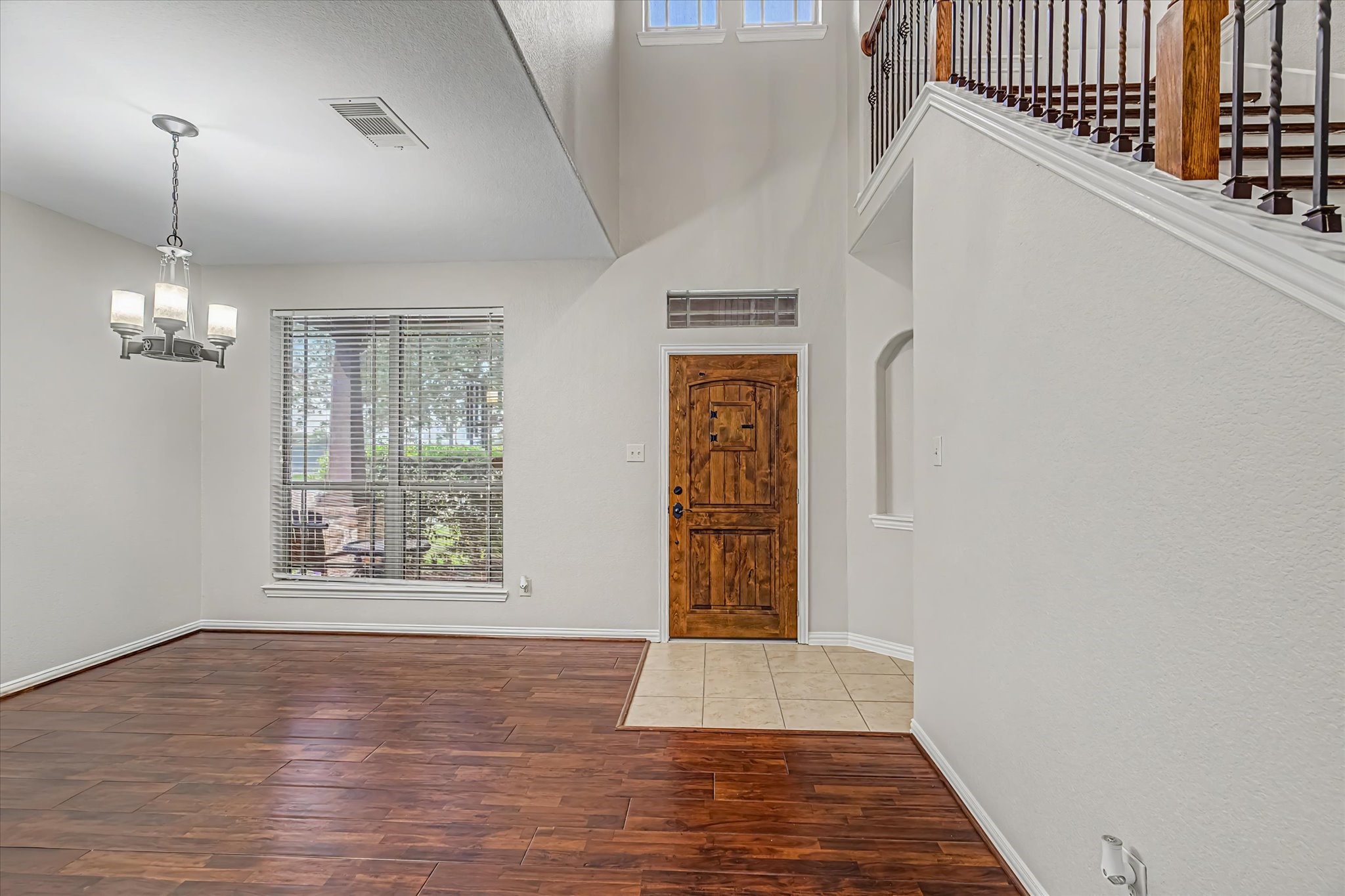 4702 Seabird Street Property Photo 5