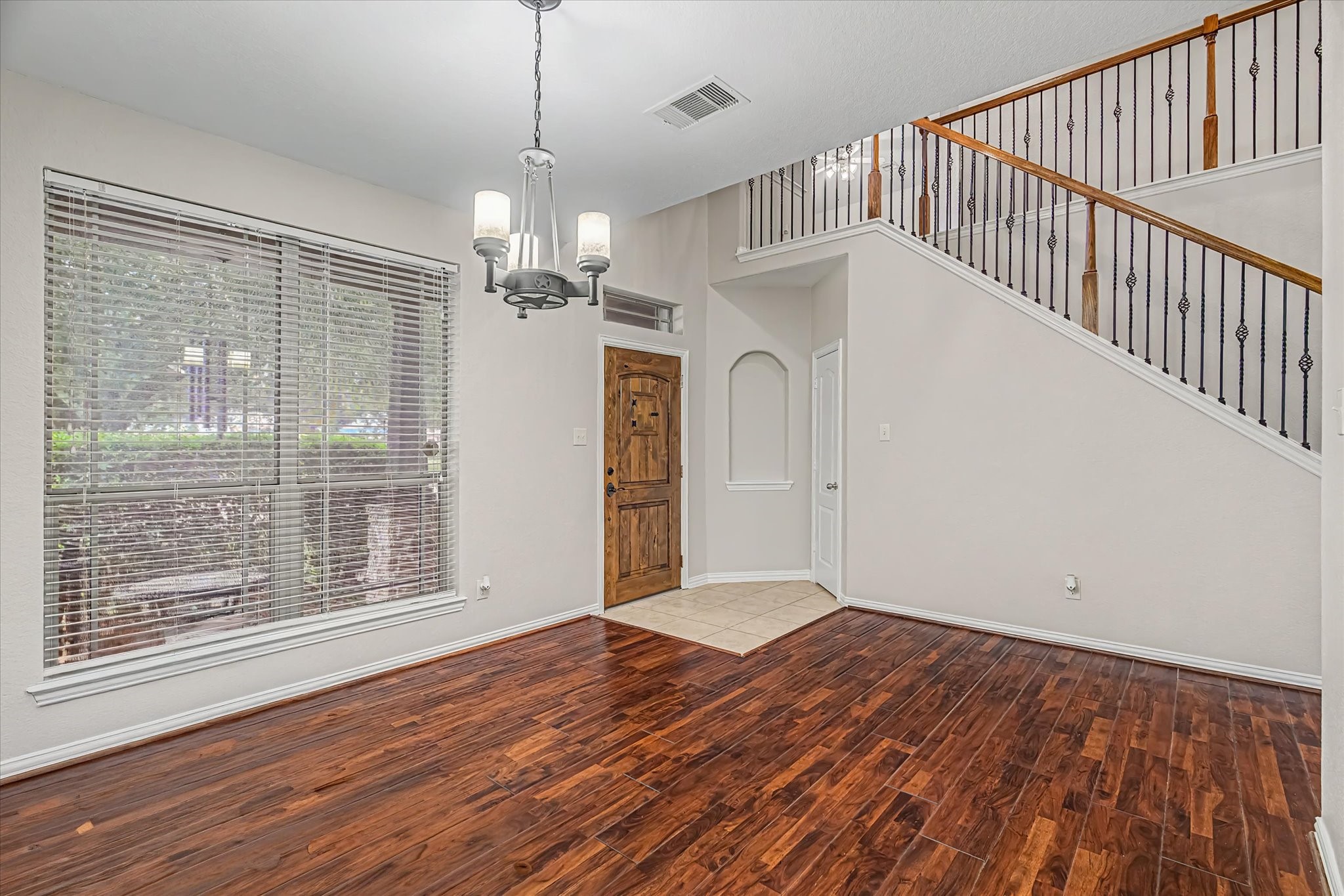4702 Seabird Street Property Photo 8