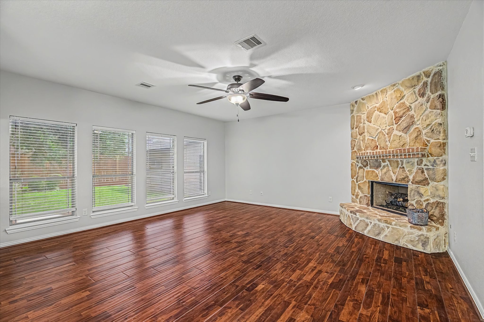 4702 Seabird Street Property Photo 13
